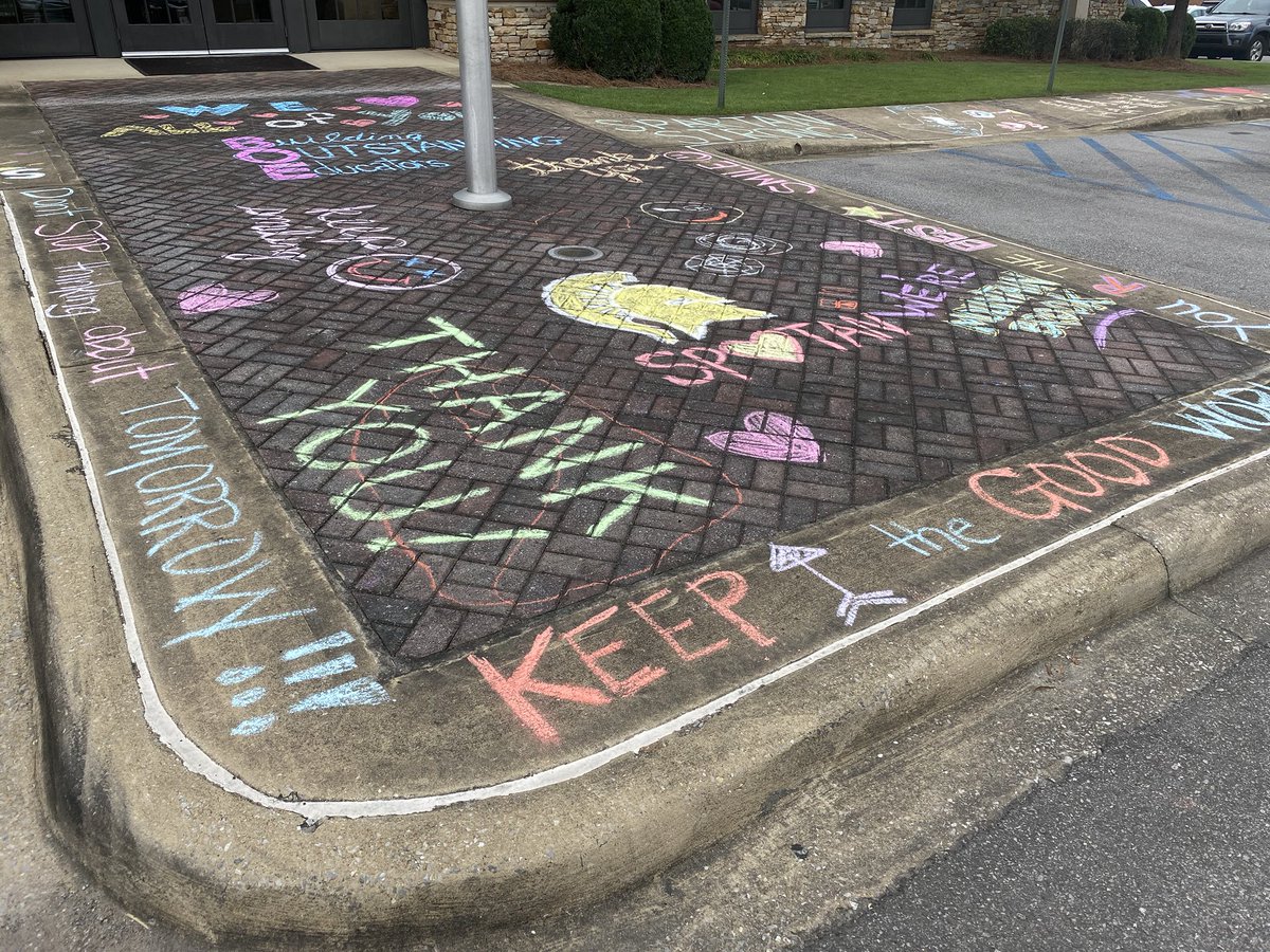 mtnbrookschools's tweet photo. Messages of encouragement covered the sidewalk this morning outside of the Central Office. Thank you to our phenomenal MBS PTO Council for making all of us feel so appreciated! #MBUN1TED https://t.co/568yVlt0ID