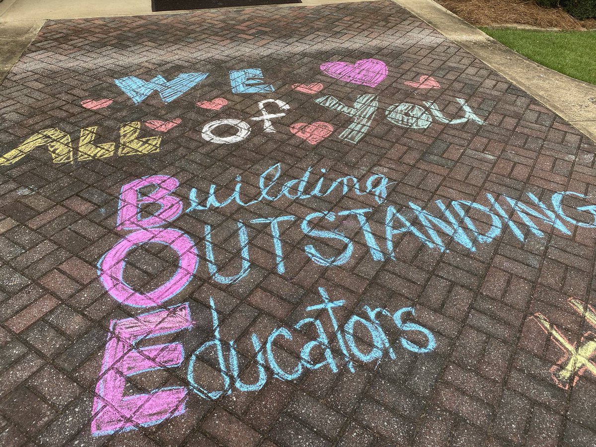 mtnbrookschools's tweet photo. Messages of encouragement covered the sidewalk this morning outside of the Central Office. Thank you to our phenomenal MBS PTO Council for making all of us feel so appreciated! #MBUN1TED https://t.co/568yVlt0ID