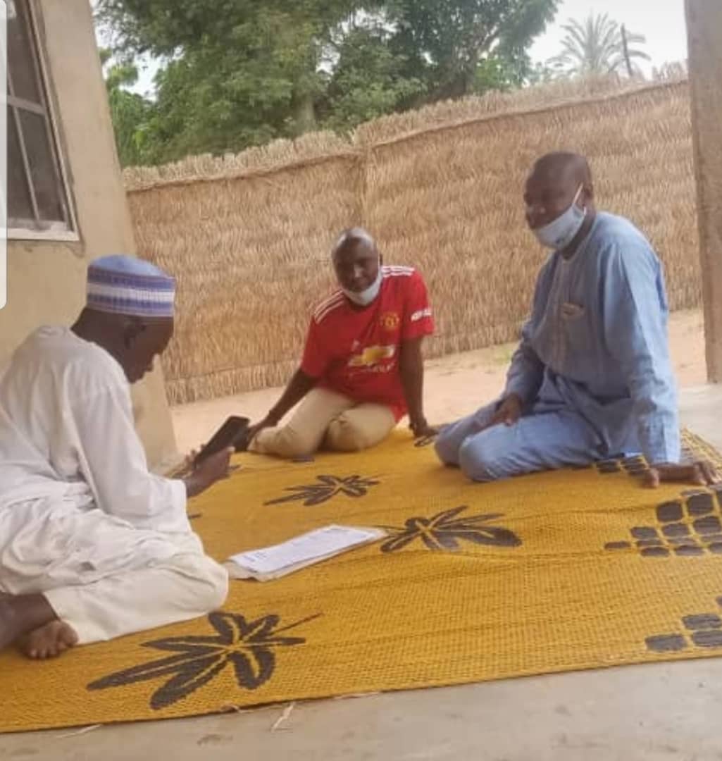 Mohbell07's tweet photo. Day 3: @AfriCird researchers paid courtsey visit to the Community Head of Billa in Mayo-Balewa LGA of Adamawa State, and proceeded to sample household's opinion @Propcom2 Commissioned data collection on 'COVID-19 Poster Impact Assessment in Northern Nigeria' @Ukaid Funded. https://t.co/hA6JGGuleV