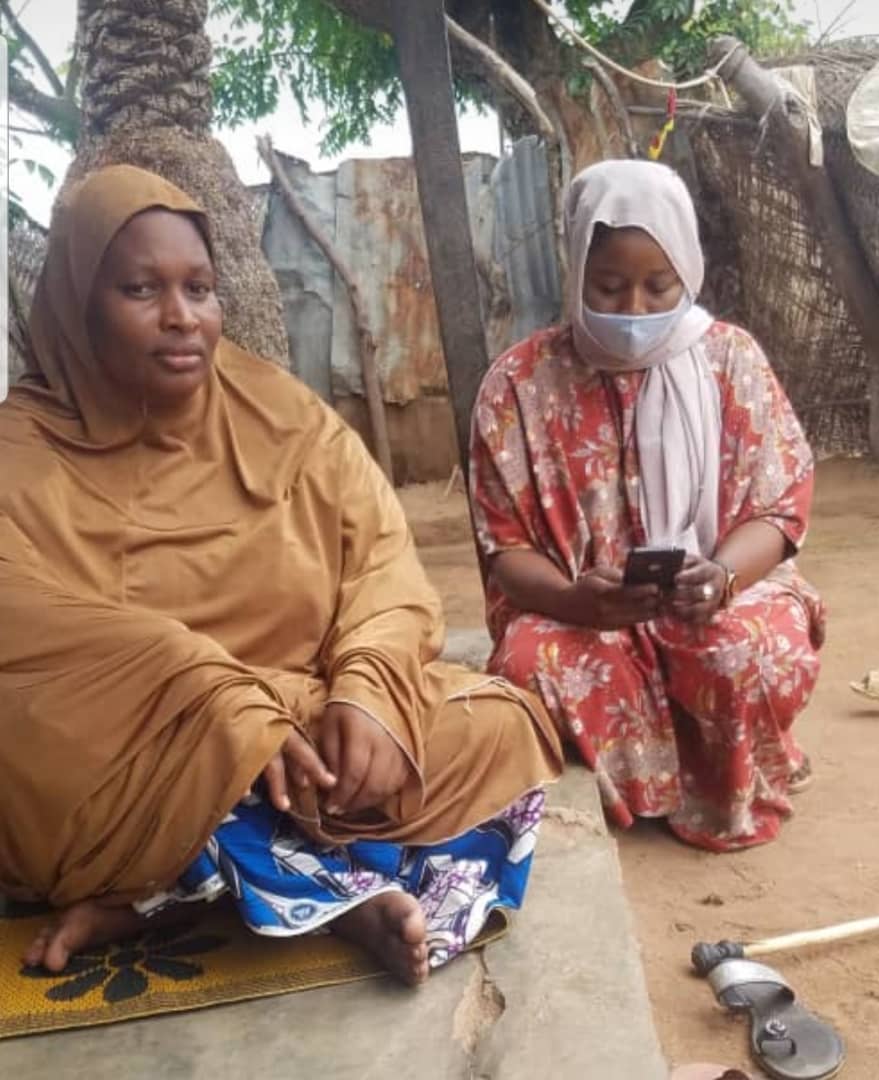 Mohbell07's tweet photo. Day 3: @AfriCird researchers paid courtsey visit to the Community Head of Billa in Mayo-Balewa LGA of Adamawa State, and proceeded to sample household's opinion @Propcom2 Commissioned data collection on 'COVID-19 Poster Impact Assessment in Northern Nigeria' @Ukaid Funded. https://t.co/hA6JGGuleV