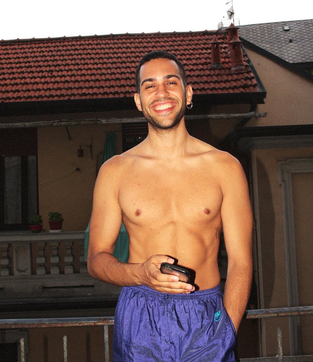 _esaurito_'s tweet photo. In una prossima vita voglio nascere @Mahmood_Music https://t.co/NjJrYMorbz