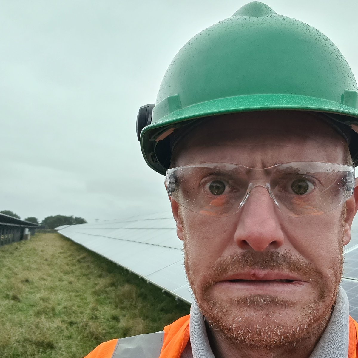 Which panel was it again? Began our maintenance contract today on a 5MW solar farm.. 1st up RISO fault on a 3 phase inverter.. now to find it!!!
#beatstheassoutofnormalsparkywork