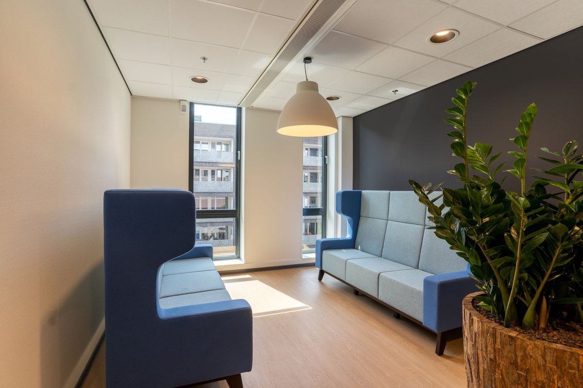 Hoe is de lichtinval? Waar kunnen de werkplekken het beste geplaatst worden?  Wij denken graag met je mee om ervoor te zorgen dat jouw werkomgeving er niet alleen aantrekkelijk uitziet, maar ook functioneel is. 

Meer informatie ➡️ bit.ly/3k4rtxQ