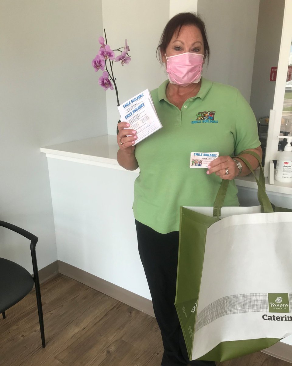 smilebuildersFL's tweet photo. Our Practice Manager Shana on her way out the door to do some marketing! Goodies and treats for some amazing offices we work with! 🍪🍩🍰🍭 
#SmileBuilders #Marketing #PediatricDentistry #Dunedin #DunedinDentistry #Orthodontists #GeneralDentists #Pediatricians #Smile #Enjoy #Yum https://t.co/FeBRdYV2dF