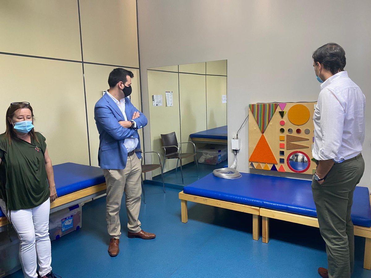 AyuntamientoMDC's tweet photo. Visita del Alcalde, @guzgoal, junto al diputado @DavidEsteban_R a las instalaciones de Atención Temprana y el Centro de Día de la Fundación Simon Ruiz Envito en los que la diputación participa a través de diversos convenios. https://t.co/zs2IWYyPTQ