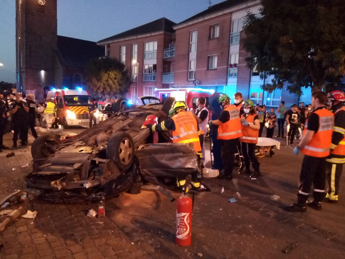 Sdis59's tweet photo. 🚨 #Intervention en cours : À Jeumont,un accident entre 2 🚗 cause plusieurs victimes

Les #pompiers de Jeumont et Maubeuge sont mobilisés pour secourir plusieurs personnes accidentées, dont certaines se trouvent coincées dans l'habitacle du véhicule

Bon courage aux intervenants https://t.co/kkQtR9aQVS
