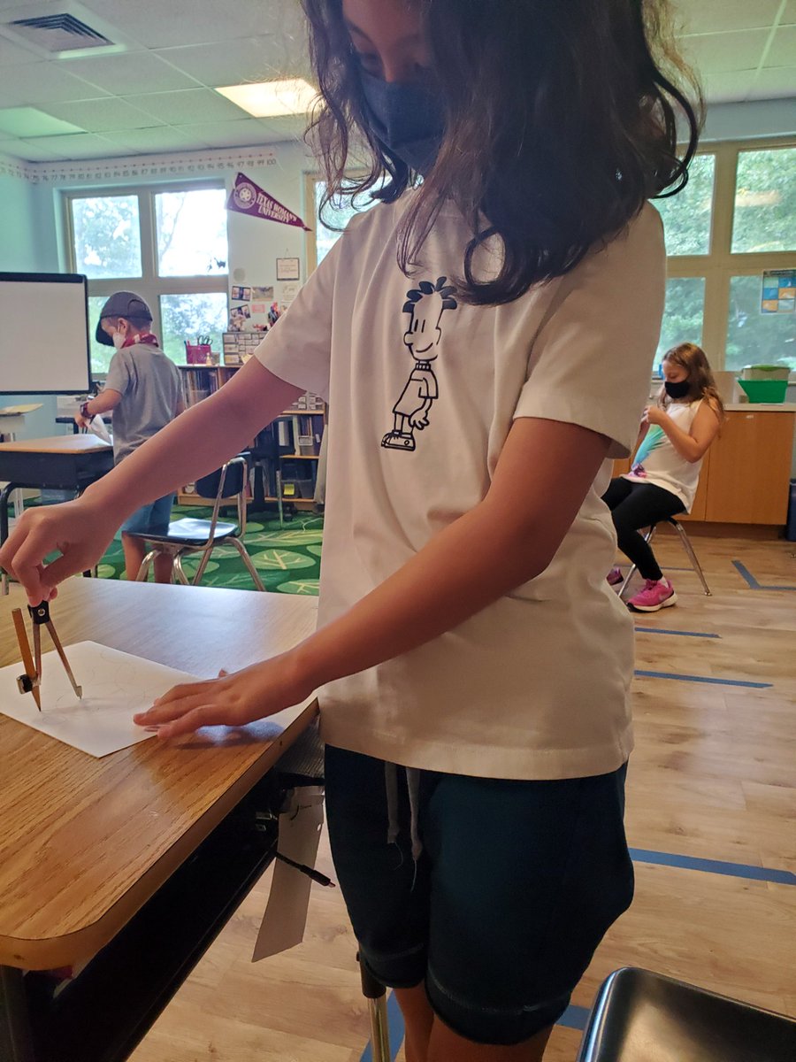 Our fourth graders have been busy! In Science, they learned the difference between quantitative and qualitative observations and reviewed how to take accurate measurements. In math, fourth graders also used compases to construct perfect circles ⭕📏 #TheLernerSchool #TheLernerWay