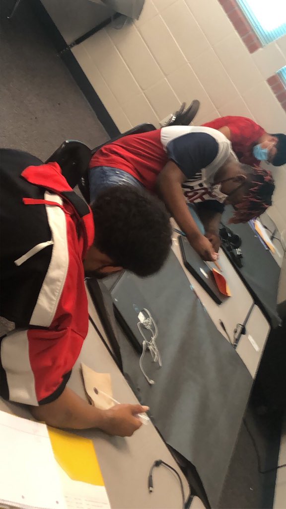 MsNFisher18's tweet photo. Properties of Water Penny Lab with my 10th graders! They were saying how many drops of water they could place on a penny. https://t.co/yWj0rTc0wx