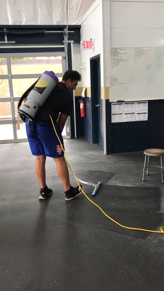 <a href="/AK_PolyPitcher/">Alec Kisena</a> this is why we don’t throw things in the weight room........

<a href="/stplancersports/">StPXsports</a>