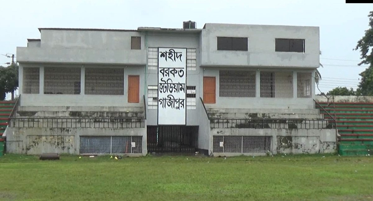 PrinceShihab92's tweet photo. Two members of an under-18 cricket team (a school student) and a man were killed while fishing in a lightning strike while playing football at a stadium in Gazipur. Thursday
#StadiumNews
#Bangladesh
#CricketNews https://t.co/b6bGZSwqjb