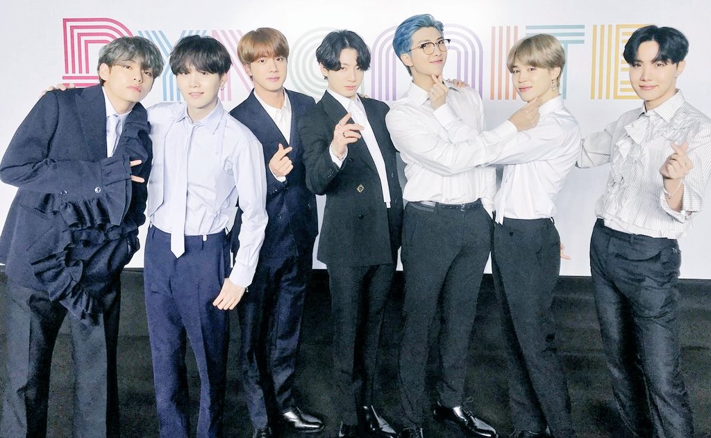 Alvina06037175's tweet photo. @GQMagazine @kookceptional @BTS_twt โDon't get carried away by trends. Don't give fashion power over you, decide for yourself what you want to express with your clothes and your lifestyle. " ๐ #BTS #BTSARMY @BTS_twt #BTSSTILL ๐๐๐ https://t.co/PQ7YJC9nAl