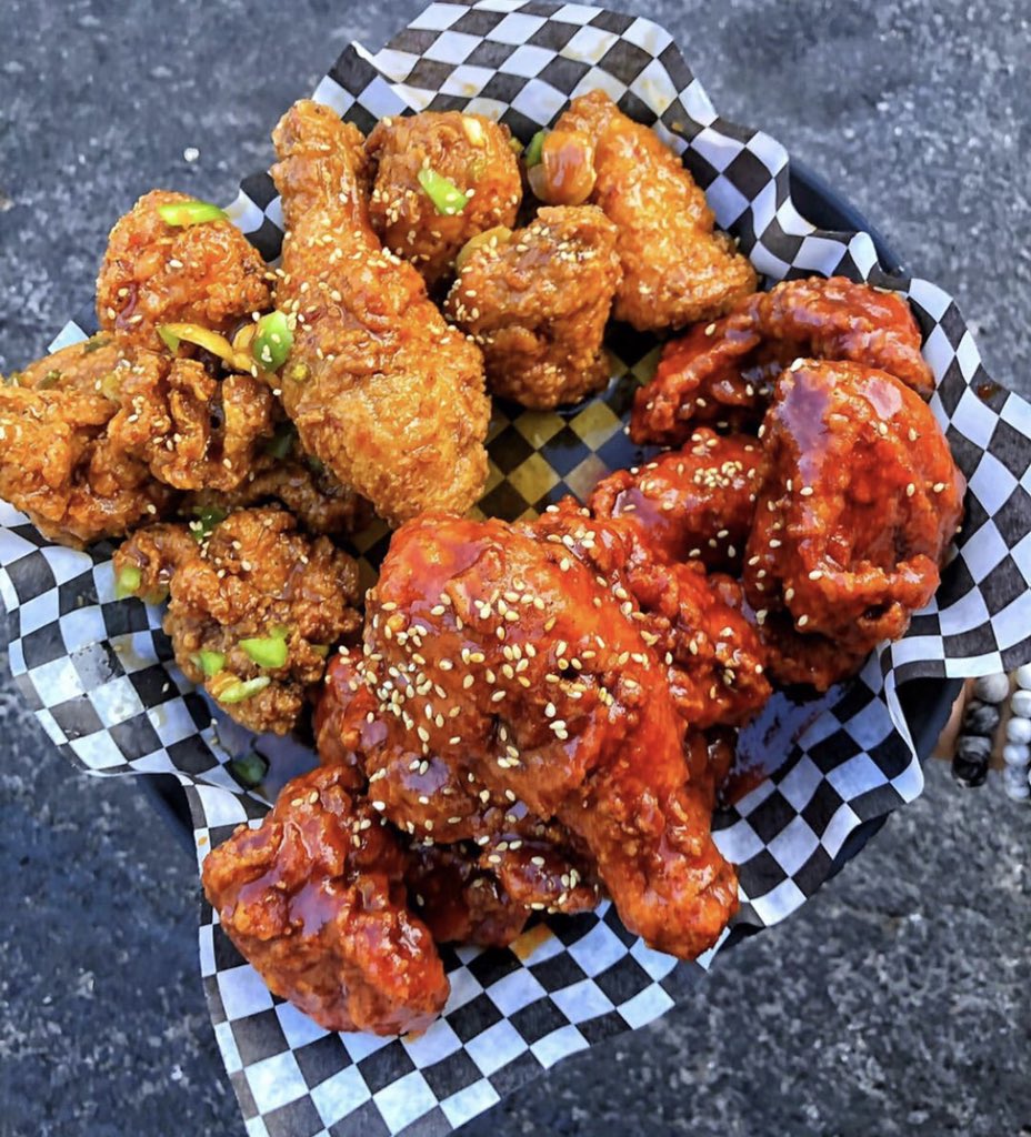 _KoreanFood's tweet photo. Korean fried chicken 🤭 #KoreanFood https://t.co/lkMkdwsUvv