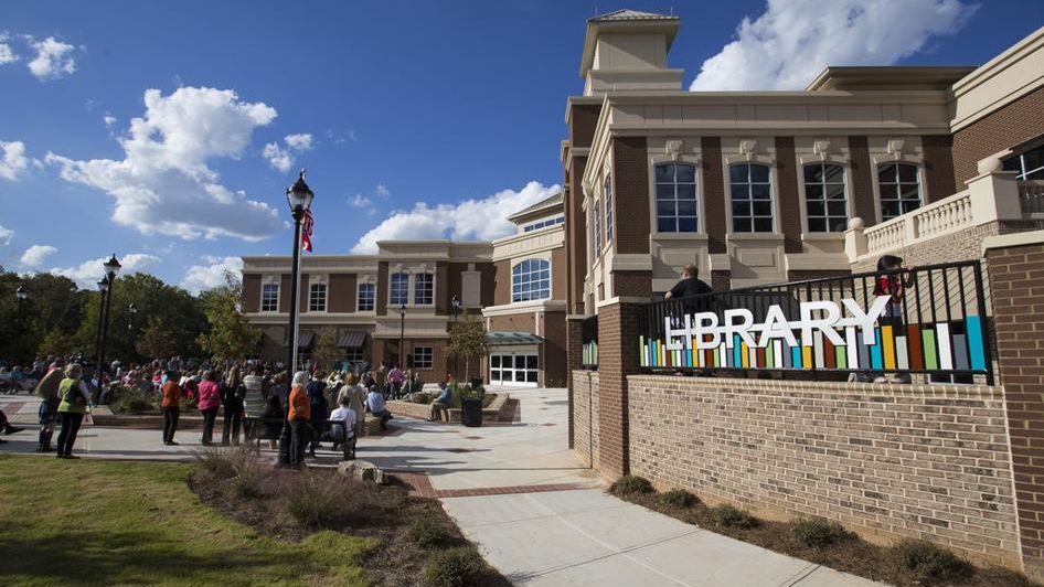 We're excited to announce that we are expanding our in-person services! Starting Monday, September 14th branches will open for computer use and browsing (in addition to continued curbside service). Masks will be required. Read more here: bit.ly/3bM2We5