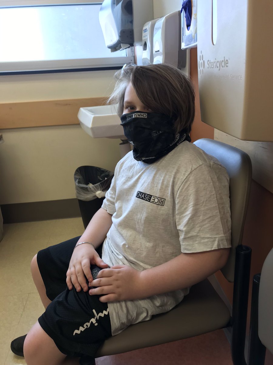 ItsVeronica08's tweet photo. This dude found his way into the hospital for x rays after 3 days of factor. 
I doubt he will ever Spider-Man five down the steps again. https://t.co/xPyEUzRlF1