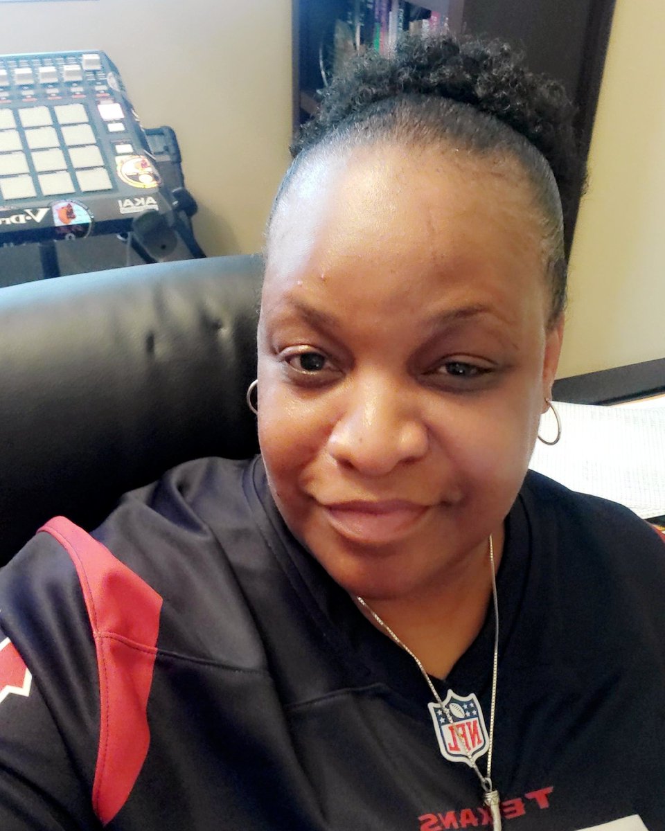 djackson32's tweet photo. I swore that I would NOT don any Texans gear this season after Bill O'Brien let @deandrehopkins go! 😡 But I am glad that they finally paid @deshaunwatson  what he is worth. Plus it's Texans spirit day for HISD, so I digress. Go Texans! Beat the brakes off the Chiefs! https://t.co/vUVwe6wtqg