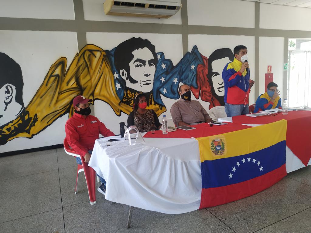 Rodolfozerpa's tweet photo. Encuentro con el Equipo Municipal Alberto Adriani y los Candidatos de la Patria del C1. Ramón Lobo y Maysury Bonilla y Nuestro Camarada Alcalde Mezin Abou Assi. Nosotros Venceremos #VenVamosJuntos @JEHYSONGUZMAN @nilohadelgado @RamonLoboMPsuv #PSUVMerida @Mezinpsuv @Rodolfozerpa https://t.co/STDYj5iSLL