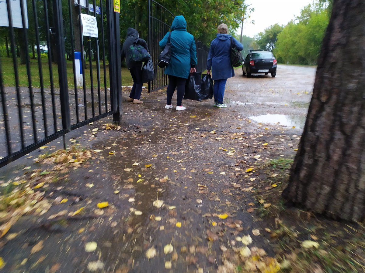 AA_Sergeev's tweet image. Напоминаю, что сотрудники Богородского интерната для инвалидов все так же регулярно выходят с работы с одинаковыми черными сумками вероятно до отказа набитые продуктами питания, которые не смогли или не успели съесть тяжело больные женщины
@ivanovoobl @dszn_ivanovo