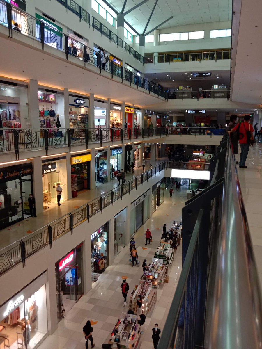 taguigeno's tweet photo. NEW NORMAL MARKET MARKET

Jha Ocimaer shared to us how @MarketMarketBGC looks like today.

READ: https://t.co/QhUEjf7DCO https://t.co/R8ZQvgc0DR