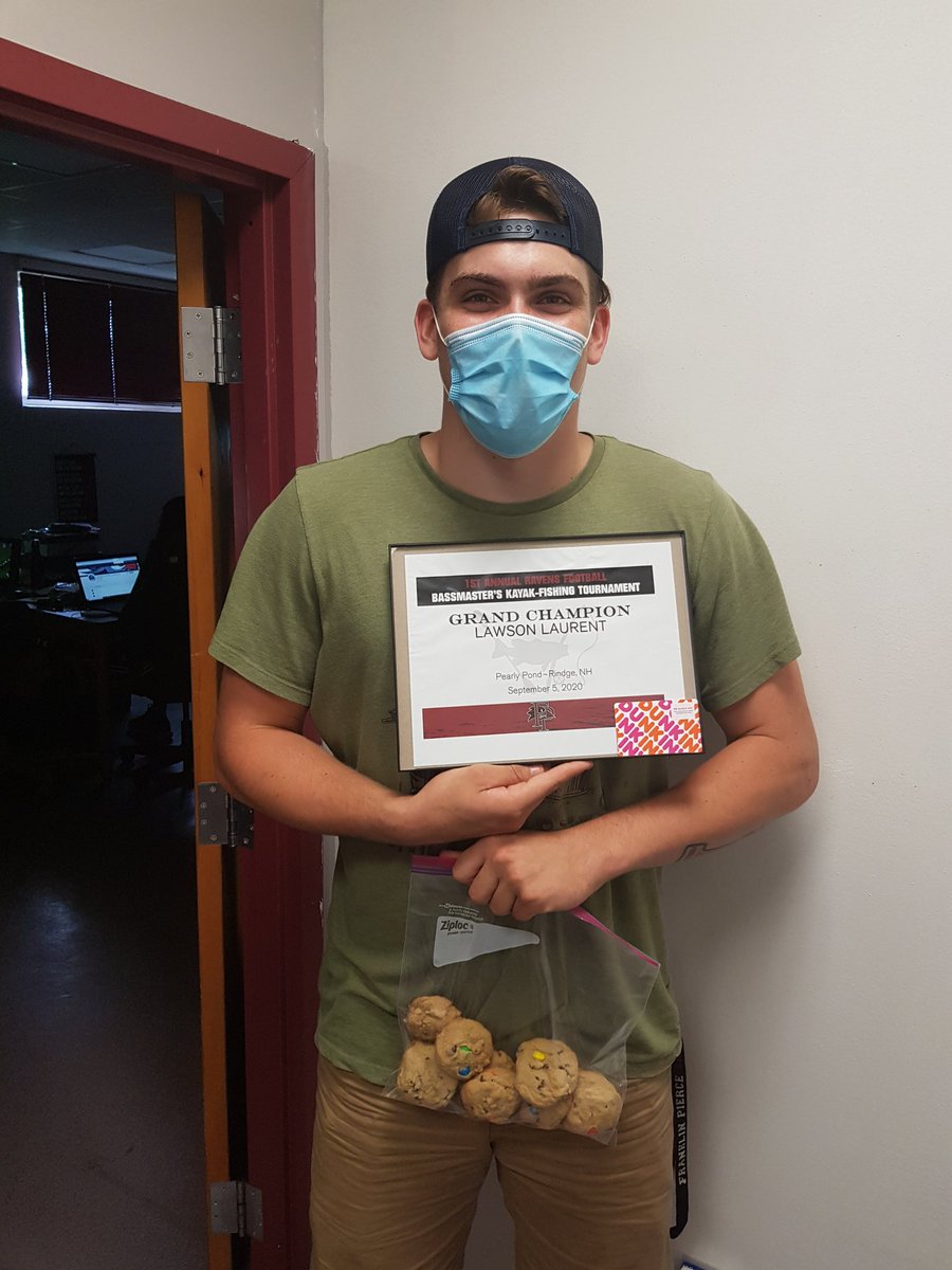 Coach_GAS's tweet photo. At a very glamious awards presentation @Ravens_FB TE @LawsonLaurent received his cookies made by @JustineGaskamp  a Dunkin GC and a plaque. Hail to the champ! Gotta do this competition again soon so I can take away the title. And I only ate 2 of his cookies... https://t.co/YKMJwD7NKT