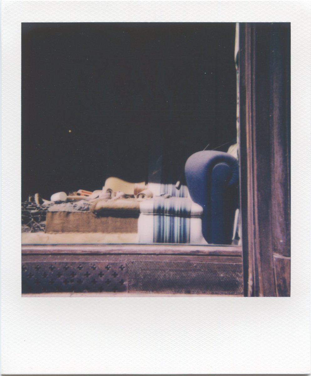 lankara's tweet photo. Reencontrándome con la Polaroid
📷 Polaroid Land 1000S
🎞️ Polaroid SX 70
🔸🔸🔸🔸
#polaroid #polaroidPOV #instant #land1000S #squaremag #instantphoto #polaroidisnotdead #keepfilmalive #instantphotography #instantfilm
#_instnt #filmphotography #filmisnotdead #womenwhoshootfilm https://t.co/P9k1MOGsxg