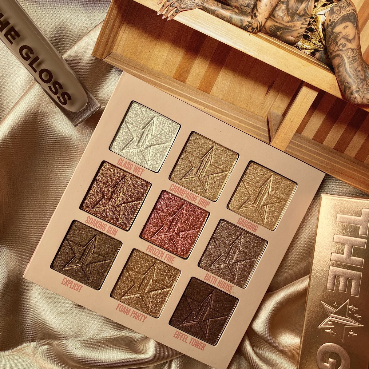 thomasjdewarr's tweet photo. This #MiniOrgy palette and Silk Rope gloss are everything🤎💗🤍 @JeffreeStar 
•
#jeffreestarcosmetics #jeffreestar https://t.co/TsVK8nqY8l