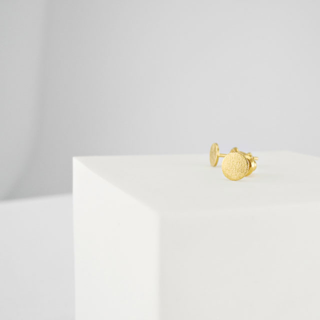 JudithXJules's tweet photo. ☀️  SUMMER SPECIAL ☀️
These classic ear studs effortlessly blend timeless style. The brushed surfaces add a dazzling touch to these timeless Circle Stud Earrings.
To celebrate this amazing summer we do offer a special GIVEAWAY until the end of the summer ☀️ https://t.co/S3wMPj2kct