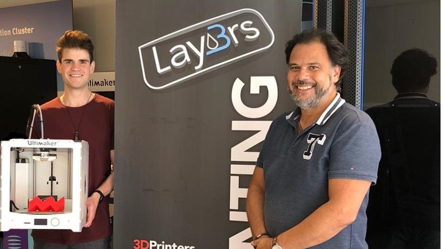 Rik was active today again! We received our 3D-printer from #LAY3RS. After they did the yearly maintenance, he and Pras picked it up. 

Once again a big thanks to #LAY3RS for the help!🙌