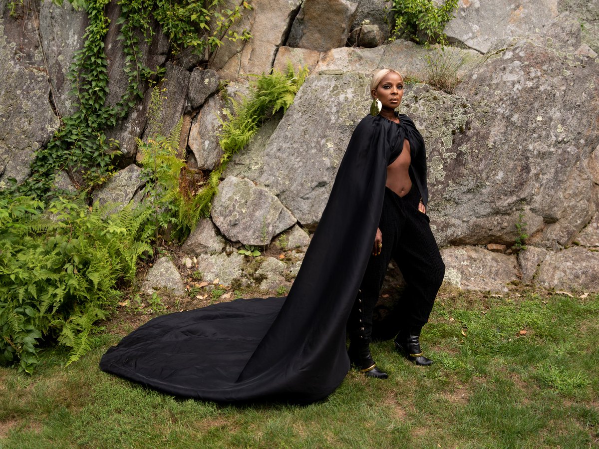 KCDworldwide's tweet photo. Seen in @Cultured_Mag, @maryjblige wears #BrandonMaxwell #FW20 look 1.
Shot by #GigiLaub, styled by #JasonRembert. https://t.co/ihRP9sjPSO