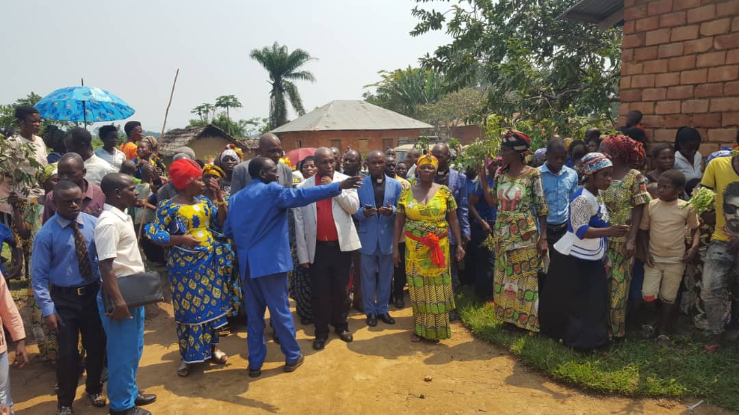 au_libre's tweet photo. Aujourd'hui c'était le tour de visité le district provisoire de Kibenge dans la conférence annuelle de Kamituga, Mgr Évêque Dr Lubunga est toujours dans la mission de 10 ans de moisson prôné par notre chère église. https://t.co/17L2mROrgl