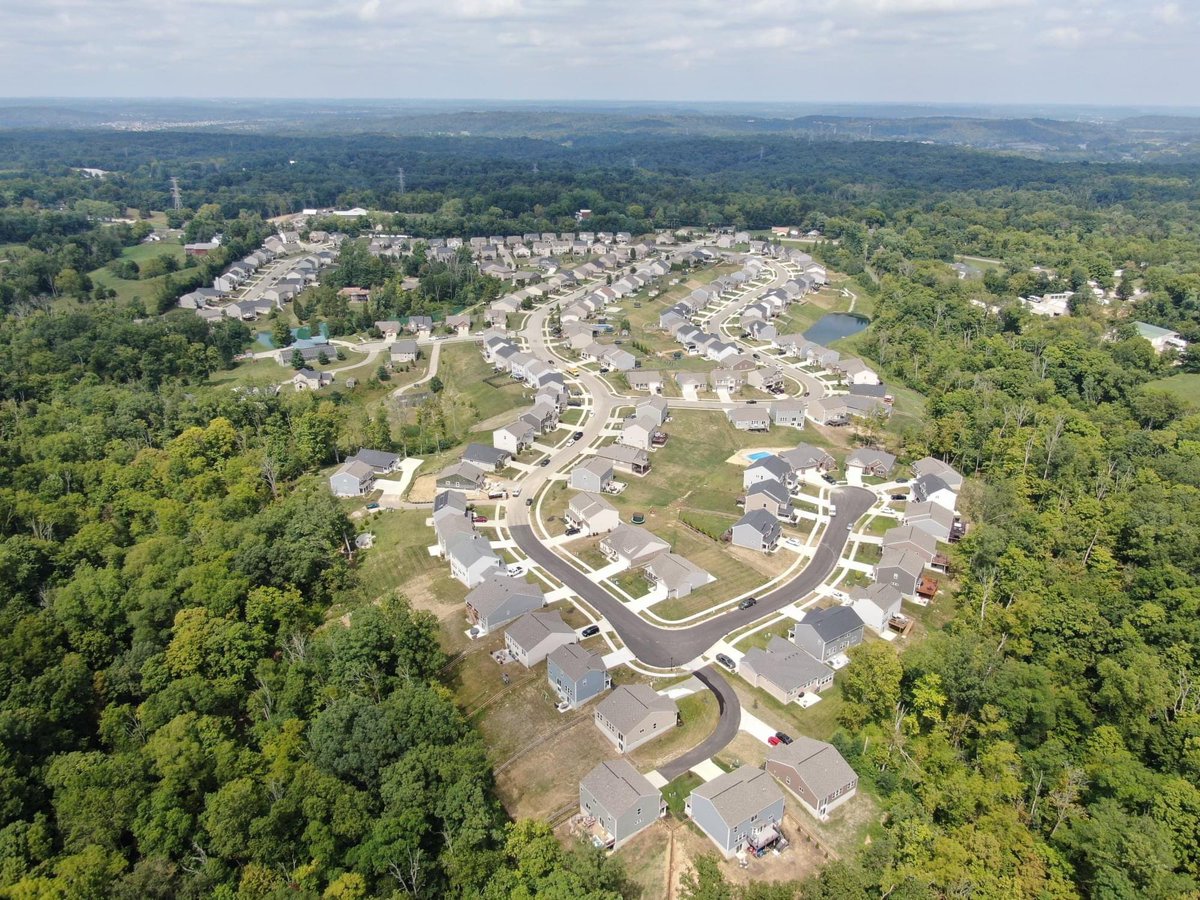 TriSt_Aeroview's tweet photo. New build community Glendower in Cleves, OH.  A framed picture of one’s community/house is a great gift idea.  Contact TriSt_Aeroview for your aerial photography needs. #aerialphotography #cincinnati #community #westside #harrison #cleves #cincinnatirealestate #survey https://t.co/5kcdiQghZV