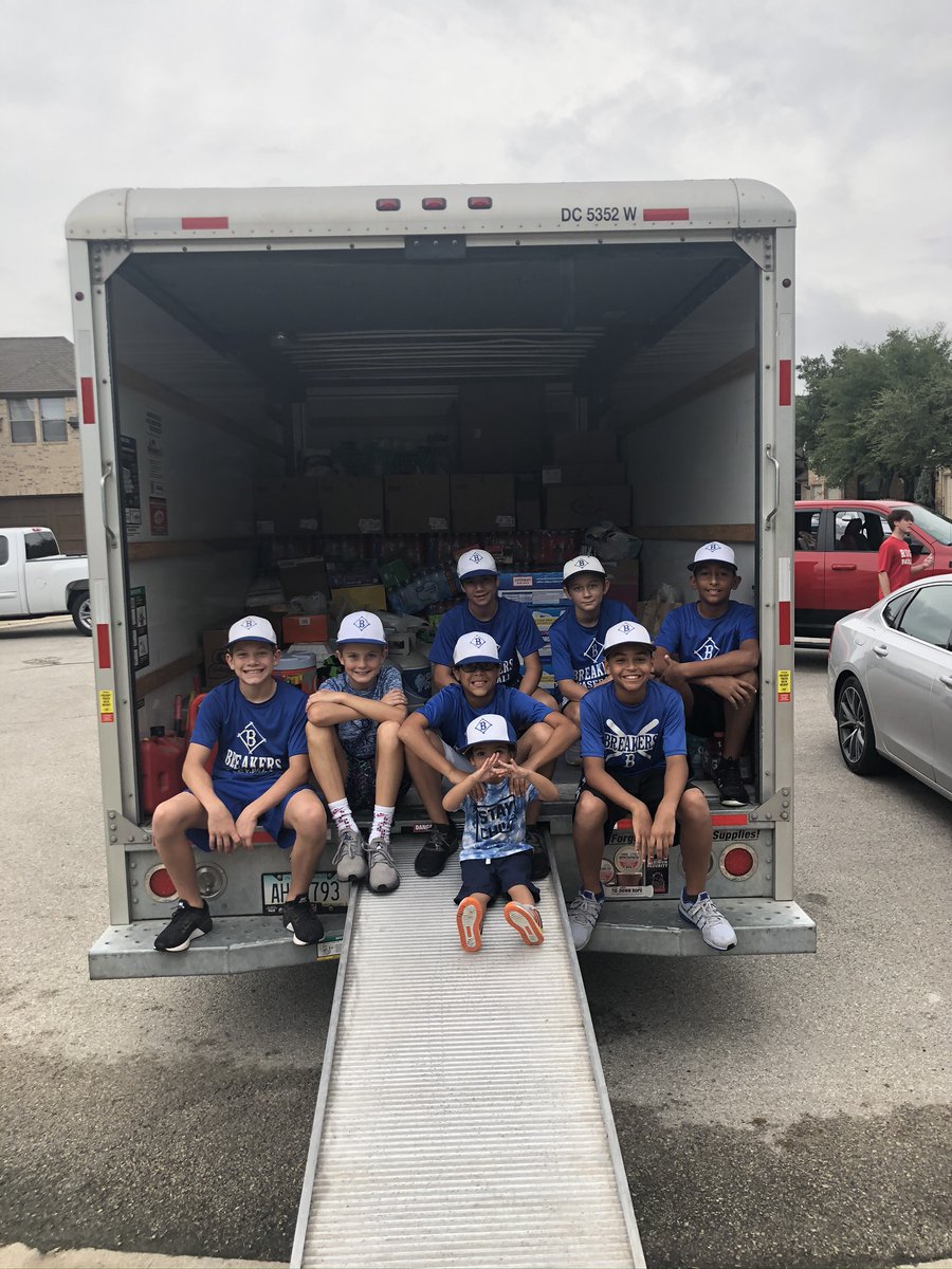 txbreakersbase1's tweet photo. Thank you to Vista Ridge Baseball and TX Breakers Baseball coming together to help Lake Charles Louisiana with Hurricane Relief https://t.co/yKU5x8wtIO