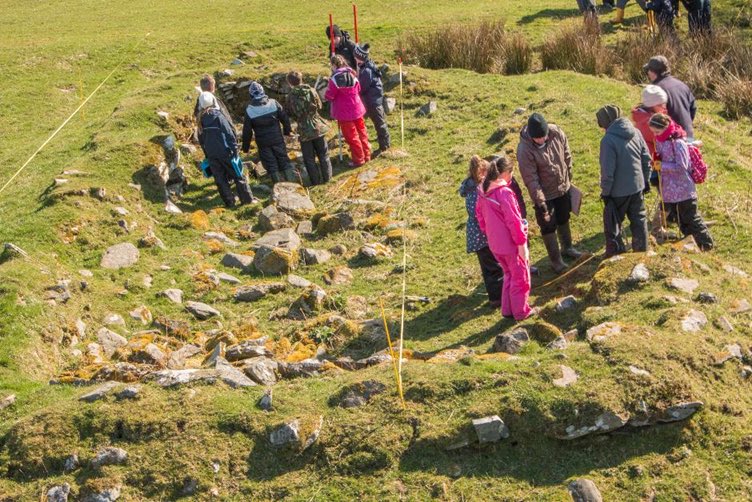 islayheritage's tweet photo. Another day another 2017 chapel survey, this time at Cill Bhride with #PortEllenPrimary. More questions than answers in relation to the high resistance anomalies north of the chapel. Rubble? Geology? More work required #islayheritage #chapel #ScotlandDigsDigital https://t.co/95bbSaWW6s