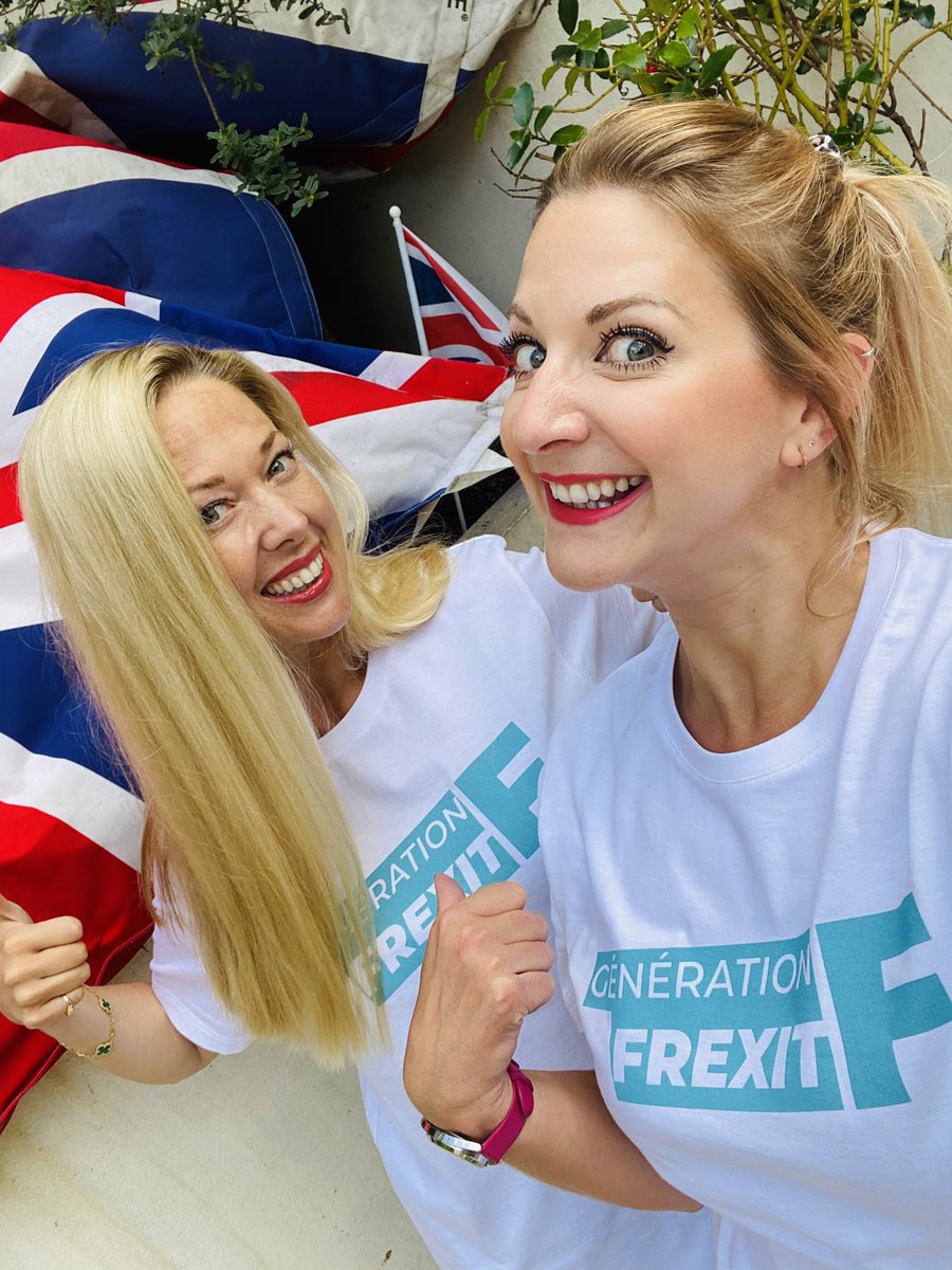 ThatAlexWoman's tweet photo. Hey @CH_Gallois et @GenFrexit! Merci pour nos cadeaux!!!! 

@BelindadeLucy and I are dead chuffed to be in your squad.

🇬🇧 🇫🇷 VIVE LE FREXIT! 🇫🇷 🇬🇧 https://t.co/5dpRmU7ghq