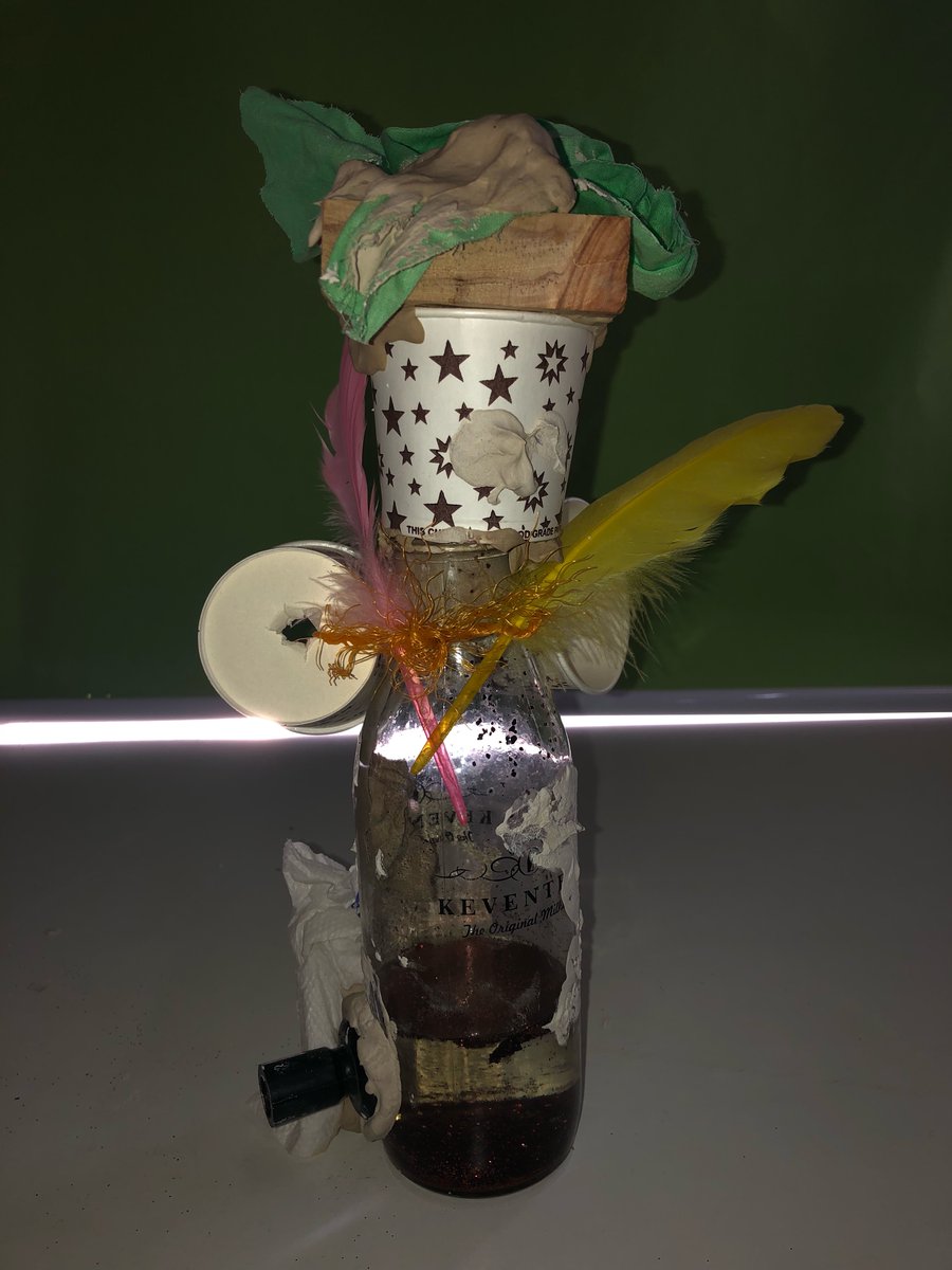 jsdajgu's tweet photo. Students learnt to work with found materials and objects, as part of Materials and Making studio (2018). They had to make sculptures that didn't look at like anything, after watching a load of Dadaist cinema and Gordon Matta-Clark's work.
#Anarchitect #Dadaism #antiform https://t.co/N5uOp6SXLl