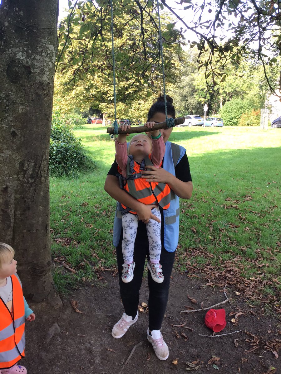 snapredland's tweet photo. Babies went to The Downs for a trip this afternoon. After having some yummy snack they discovered a rope swing which they all explored together. We investigated the local area after and found conkers, sticks, leaves and berries!🌳🌿🍂🍃 https://t.co/Qr4UbrCVa0
