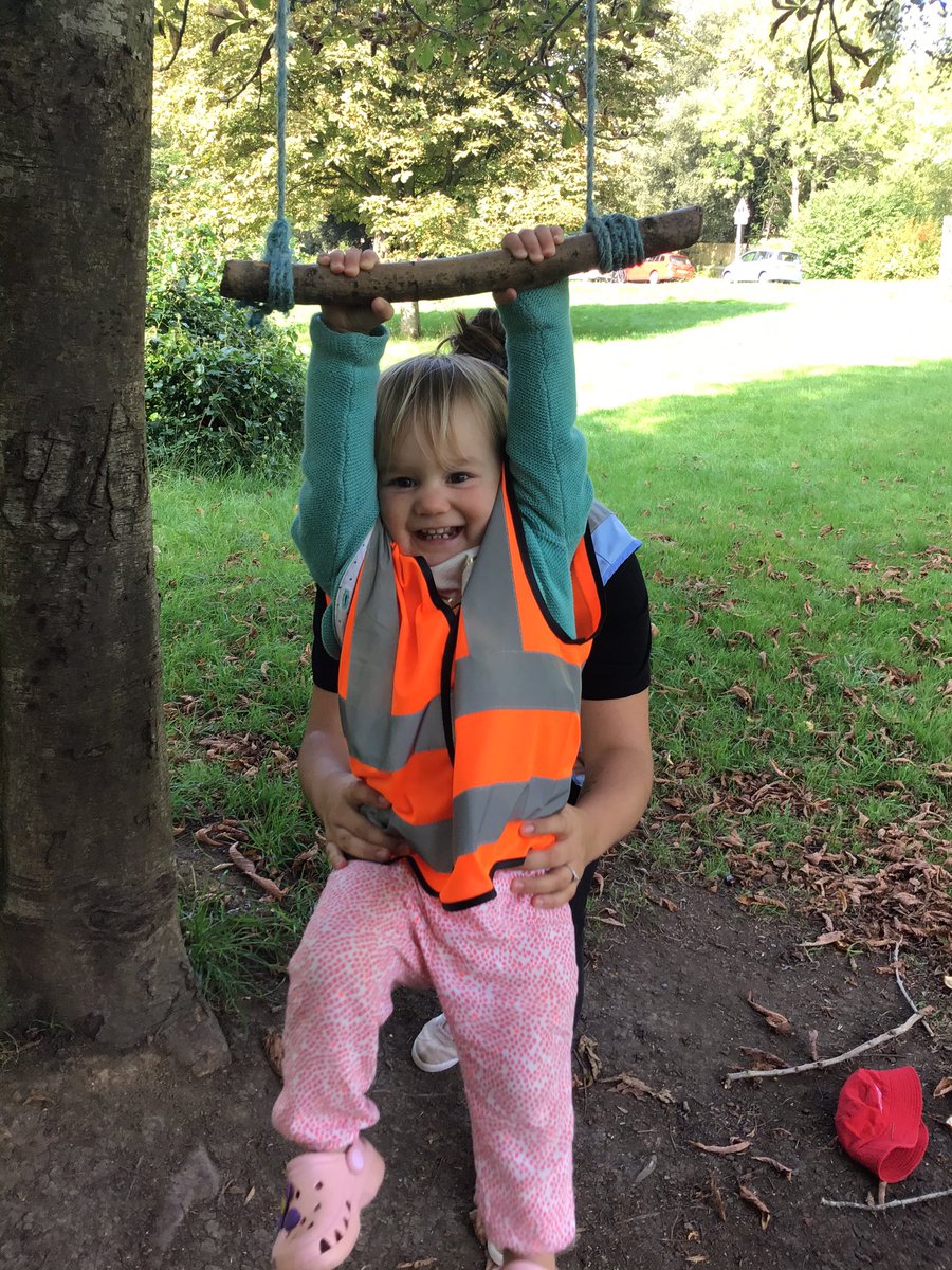 snapredland's tweet photo. Babies went to The Downs for a trip this afternoon. After having some yummy snack they discovered a rope swing which they all explored together. We investigated the local area after and found conkers, sticks, leaves and berries!🌳🌿🍂🍃 https://t.co/Qr4UbrCVa0