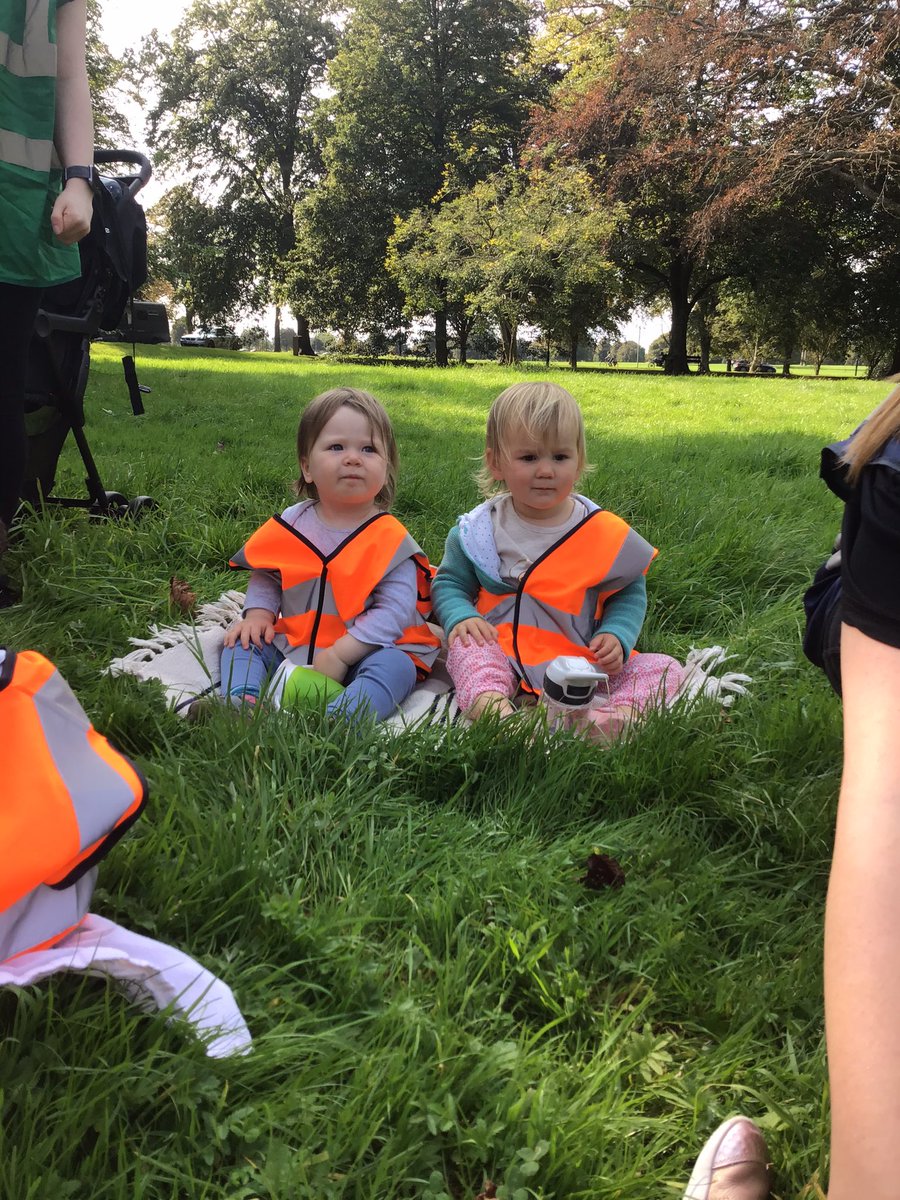 snapredland's tweet photo. Babies went to The Downs for a trip this afternoon. After having some yummy snack they discovered a rope swing which they all explored together. We investigated the local area after and found conkers, sticks, leaves and berries!🌳🌿🍂🍃 https://t.co/Qr4UbrCVa0
