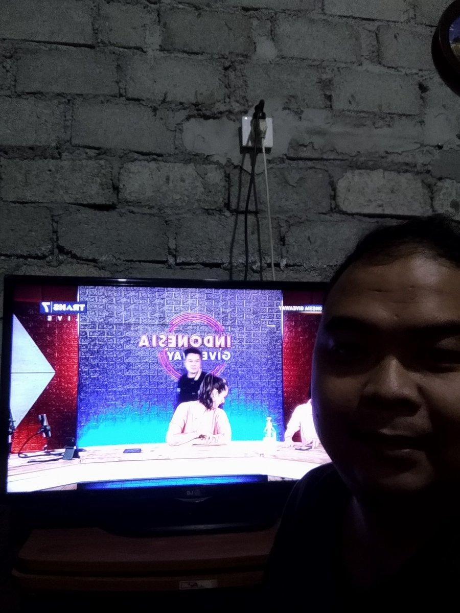 TuxidoMask77's tweet photo. Ya pasti lebih susah jadi istri, karena dah ngurus suami, ngurus anak, ngurus rumah pula. Tapi aku sebagai suami ngak mau istri aku kaya gitu, pasti aku bantu.. @TRANS7 #IndonesiaGiveAway15 https://t.co/r0EdAj24AH