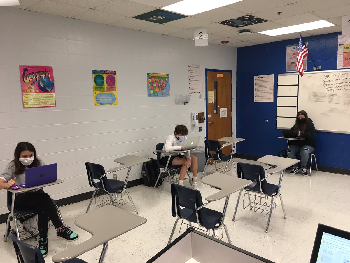 MohonSWMS's tweet photo. @WEMSNews students are working together to decide who the typical immigrant to the colonies was @SHEG_Stanford #distancelearning https://t.co/3PpzRswfPD