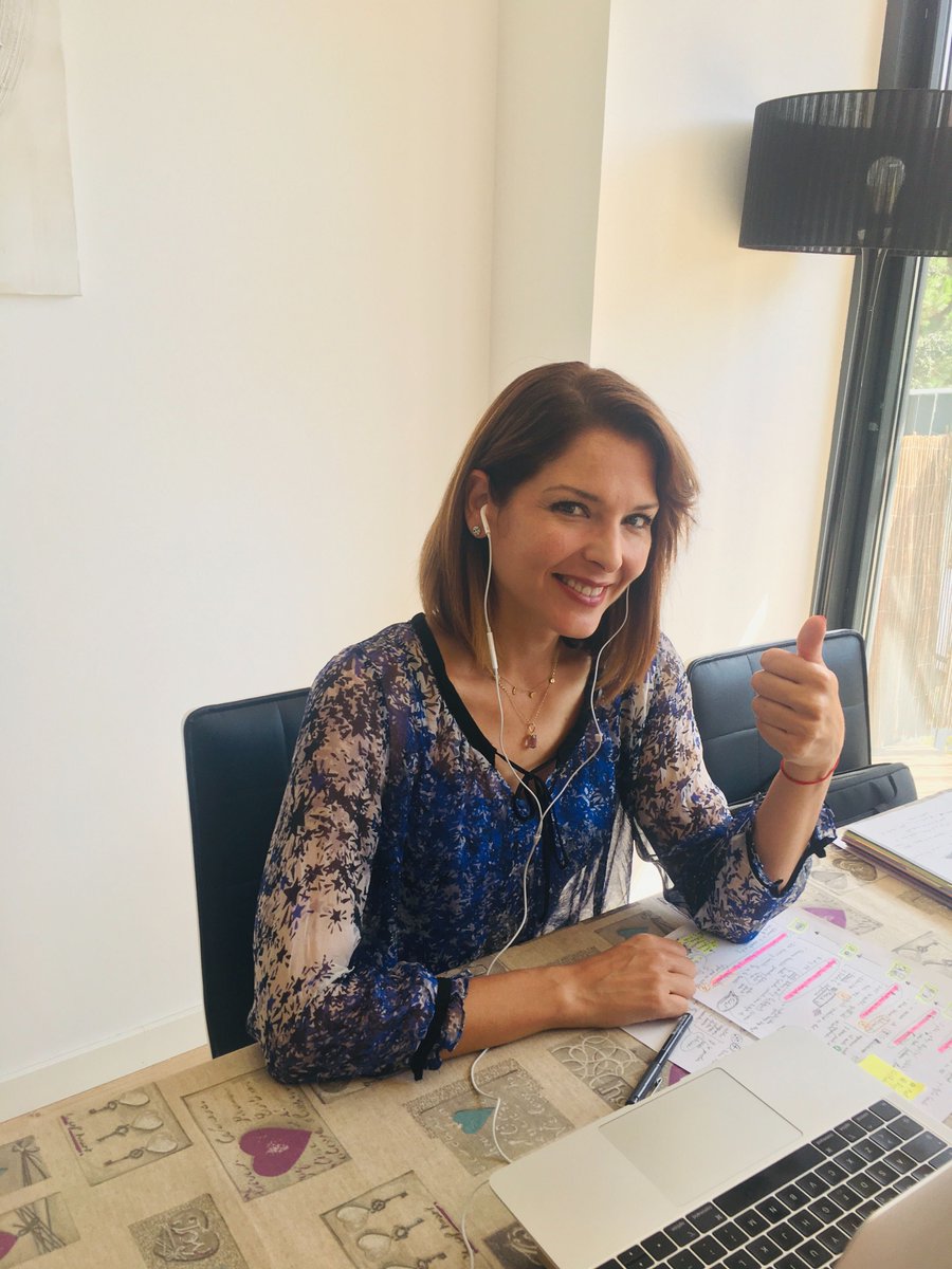 ¡Ya tenemos a @mjfonseca1 preparada "behind the scenes"! En unos minutos dará su ponencia en <a href="/AgileTrendsOn/">Festival Agile Trends</a> sobre el rol esencial de RRHH en los procesos de transformación en las organizaciones. #RRHHAgile #FestivalAgile #AgileTrends