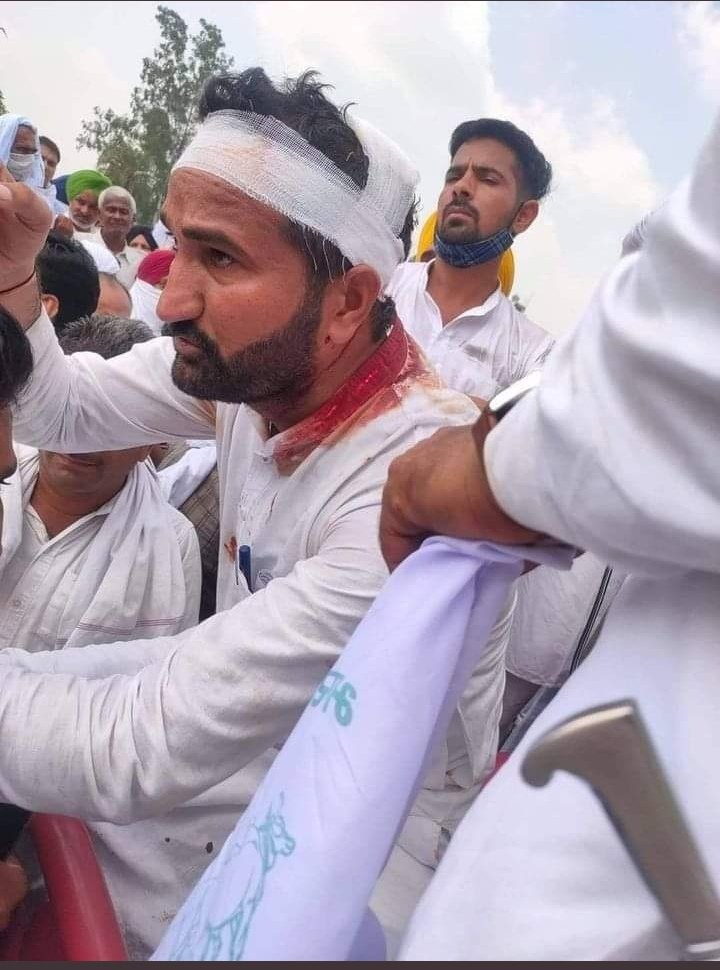 SandeepMoond7's tweet photo. जिसके खून पसीने से पले अन्न को खा रहे हो उसी किसान के साथ ऐसा बर्ताव हम कभी नहीं भूलेंगे। 
जिस देश में #जय_जवान_जय_किसान का नारा दिया जाता है वहां किसान का खून बहने पर अब जवान चुप नहीं बैठेगा।युवा इतिहास लिखते हैऔर वर्तमान सरकार को इतिहास बना भी देंगे।#किसानएकत@cmohry @Dchautala https://t.co/4mH5Lv7Jpj