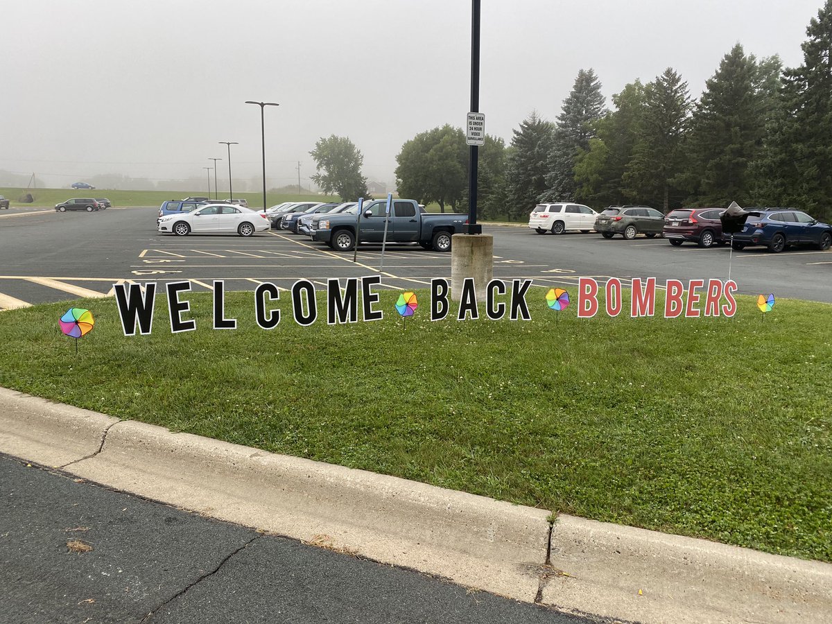 sampsonjeff1's tweet photo. Finally we are off and running! Great job to all staff, students and parents! #saferstrongertogether @jchappuiscf @CFHSPrincipal https://t.co/muWQ4gnFUn
