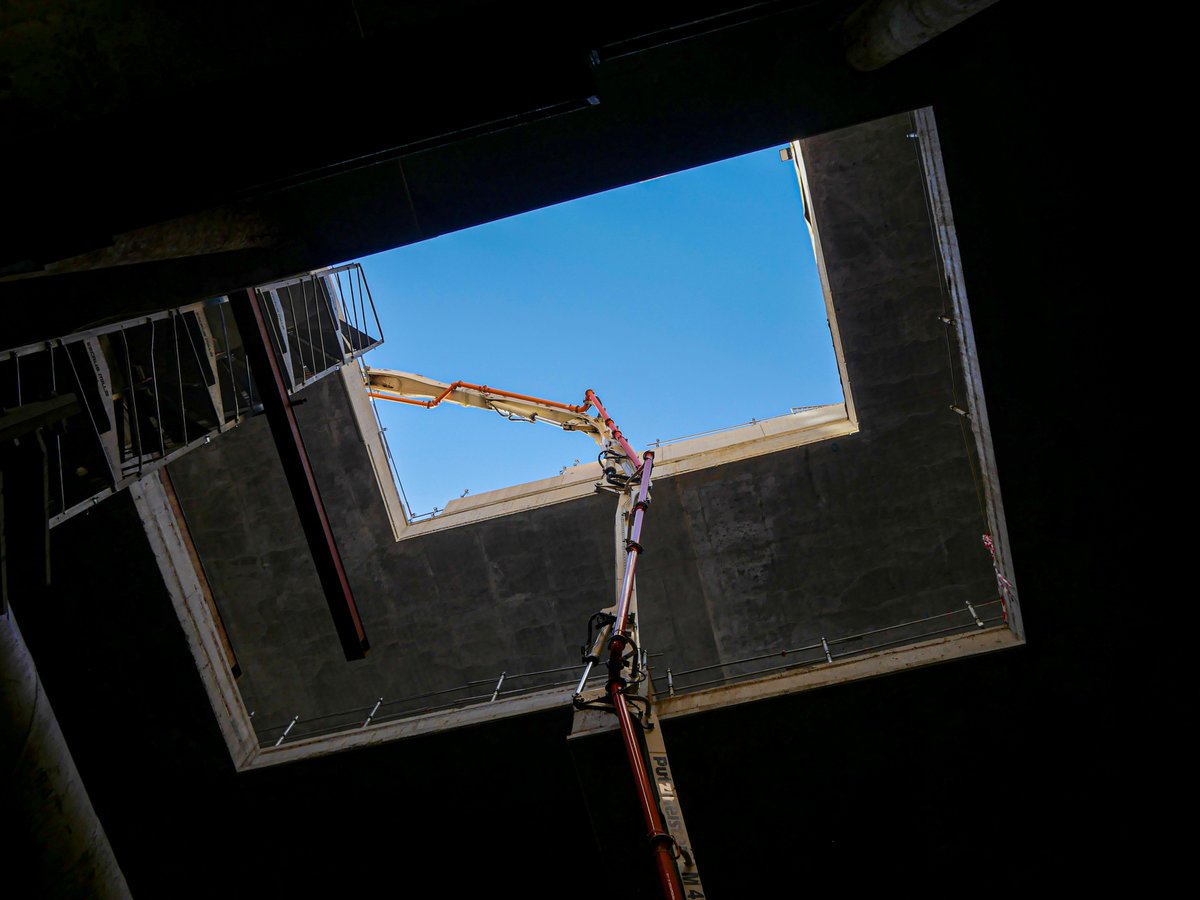 [Prolongement du métro B 🚇]
Nouvelle étape ✅ : le bétonnage du radier, la plateforme en béton qui se situe au niveau du sol de la future station Oullins Centre, est actuellement réalisé !

Comment se construit cette station ❓
👉 bit.ly/2ZlMigf