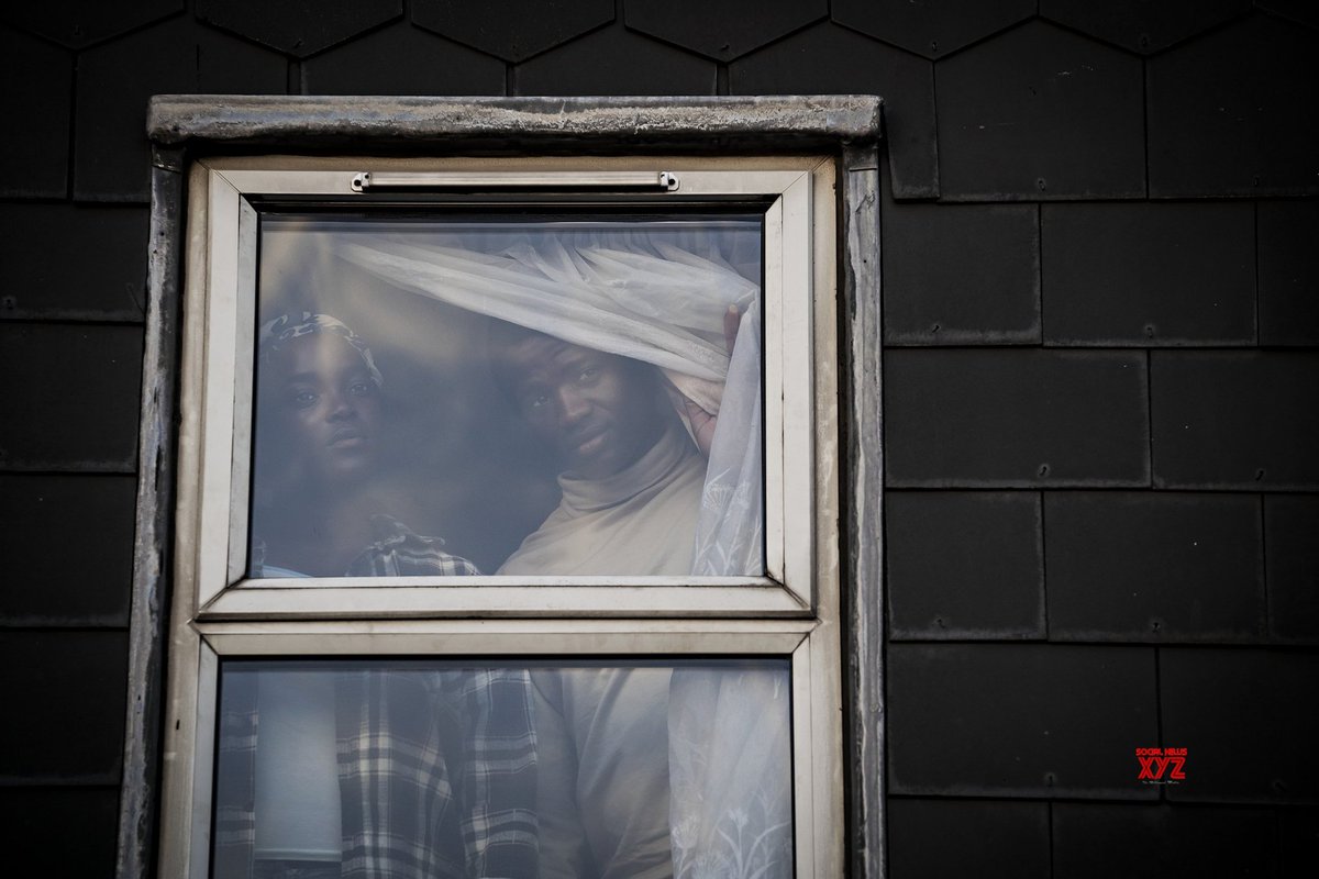 levmauc's tweet photo. NOTICIÓN: Netflix estrenará HIS HOUSE el 30 de Octubre por Halloween. La película cosechó muy buenas críticas en Sundance y se hablaba de ella como una escalofriante y terrorífica reinvención del cine de casas encantadas y el terror social comparándola con Wes Craven o Romero. https://t.co/gpsZkLtokk