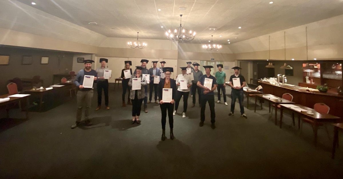 miniMasters_'s tweet photo. Gister werd de #miniMaster Ondernemers bij Rabobank Groninger Land afgerond met een laatste masterclass en de uitreiking van de certificaten. Wat was het goed om elkaar weer te zien en bij te praten. Het hanteren van de RIVM richtlijnen ging probleemloos bij Gasterij Smits! https://t.co/ZjGWHXZ0aO