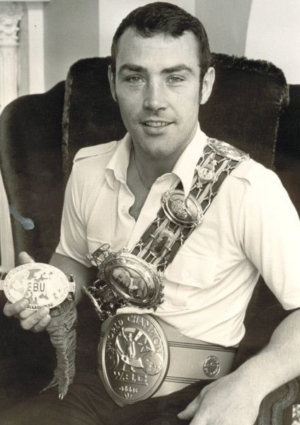 Glen_WHU64's tweet image. So sad to hear that Alan Minter has passed away ...part of my growing up / boxing education was watching him and others fighting ... his fight against Hagler was one of the very memorable fights from that era .... heart of a lion ... sadly missed #ripalanminter