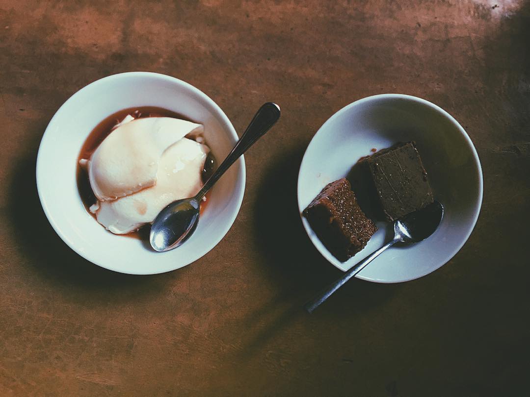 RKithul's tweet photo. ~Mother of all deserts~ what better way to end a meal than these beauties. I ♥️ me some #raalakithul #sinharaja #kithul #kitul #kithultreacle #kithulpani #naturalsweetener #lowgi #sweet #naturalfood #srilankanfood https://t.co/YnNCOZhmL2