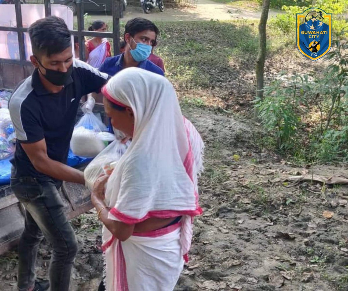 guwahaticityfc's tweet photo. #TogetherForAssam
GCFC distributed flood relief in Sukutiputa, Morigaon today as part of 'Together for Assam' campaign. GCFC, in association with @Sportscraft_Mgt started 'Together for Assam' campaign on social media for the aid of flood victims of the state. #OneAssamOneDream https://t.co/IfodDftui3