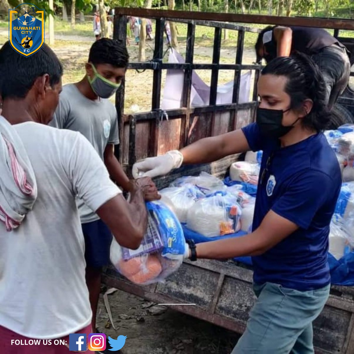 guwahaticityfc's tweet photo. #TogetherForAssam
GCFC distributed flood relief in Sukutiputa, Morigaon today as part of 'Together for Assam' campaign. GCFC, in association with @Sportscraft_Mgt started 'Together for Assam' campaign on social media for the aid of flood victims of the state. #OneAssamOneDream https://t.co/IfodDftui3
