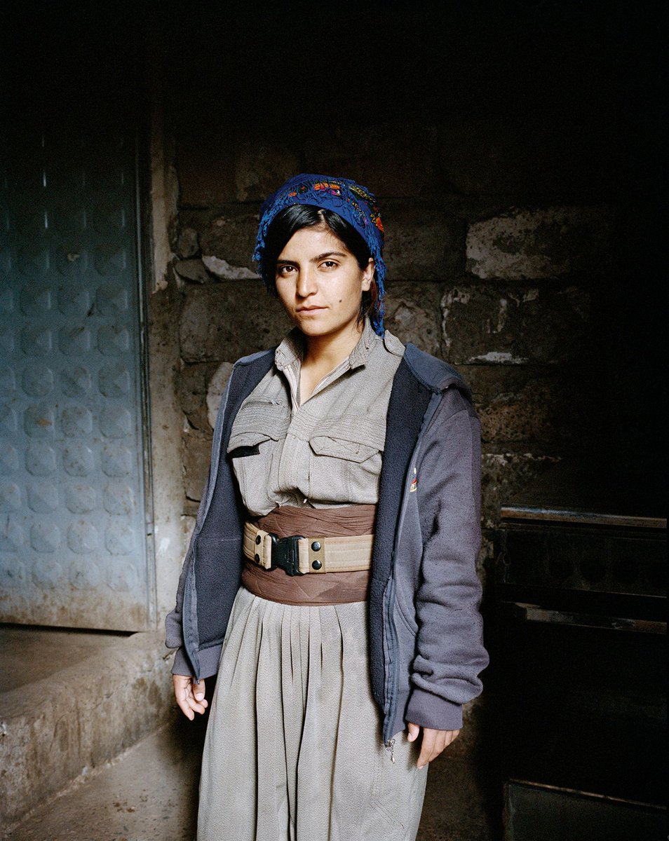 Diljin, 21 years old. Diljin joined the guerilla to fight for women's rights. For her, the resistance is directed against the suppression of women, not against the "Islamic State" or the Turkish government. © Sonja Hamad